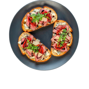 Bruschetta de Filé com Tomate Seco e Rúcula